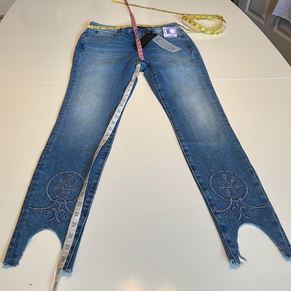NWT AG HALE Piper High Waist Skinny Cut Hem Embroidered Jean Size 27 - Picture 11 of 13